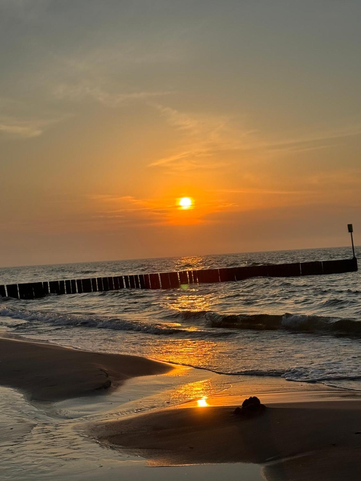 4Summer Kolobrzeg Apartamenty White Blue Sauna & Fitness & Parking 100 Metrow Do Pieknej Szerokiej Piaszczystej Plazy, Wspanialy Widok Z Duzego Tarasu! 100 Meter Zu Einem Schoenen Breiten Sandstrand, Herrliche Aussicht Von Einer Grossen Terrasse! Exterior photo